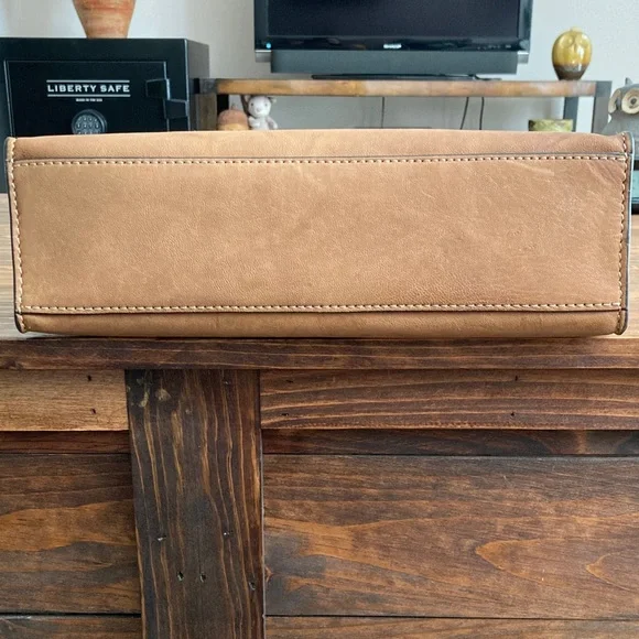 FRYE Tan Leather Shoulder Bag with Chain Strap - Picture 8 of 8